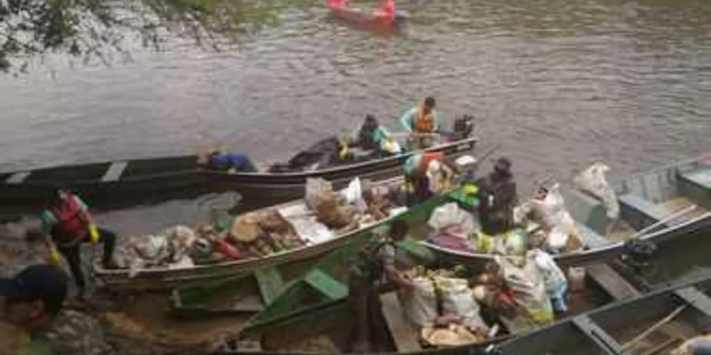 Imagem ilustrativa da imagem Equipes retiram quase 700 kg de lixo de rio em Porto Amazonas