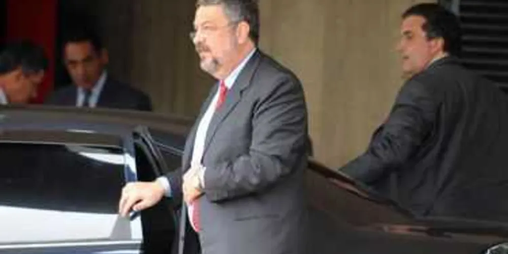Imagem ilustrativa da imagem Senadores criticam uso político da PF após prisão de Palocci