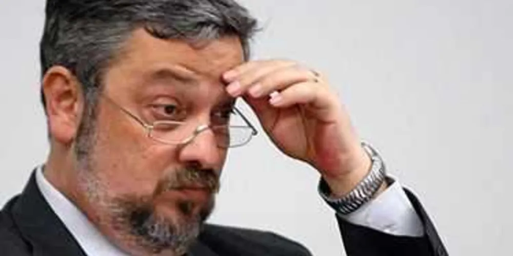 Imagem ilustrativa da imagem Moro determina bloqueio de até R$ 128 mi de Palocci