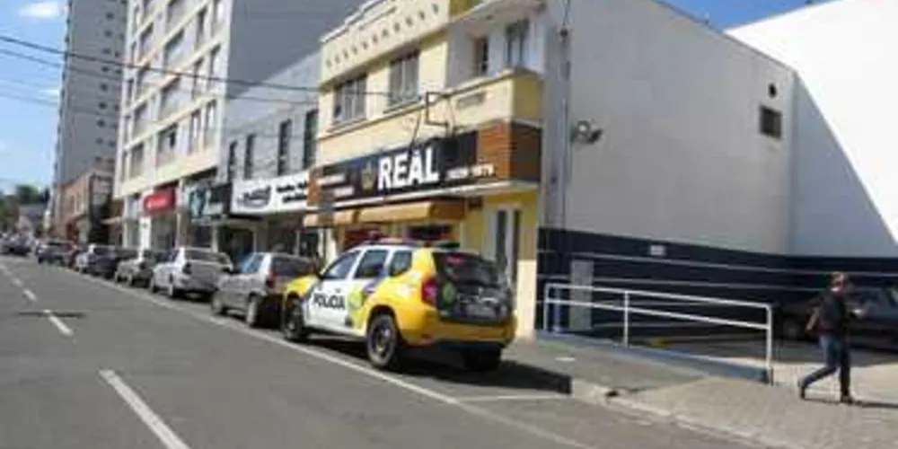 Imagem ilustrativa da imagem Bandidos aterrorizam funcionários em assalto no Centro