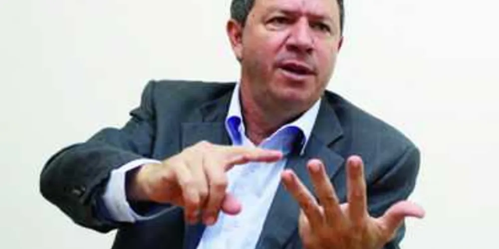 Imagem ilustrativa da imagem Vice-governador de Goiás é baleado e candidato a prefeito morre em atentado