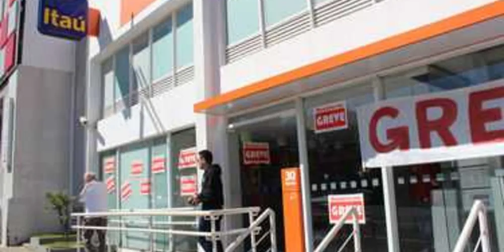 Bancários e Fenaban tentam novo acordo hoje