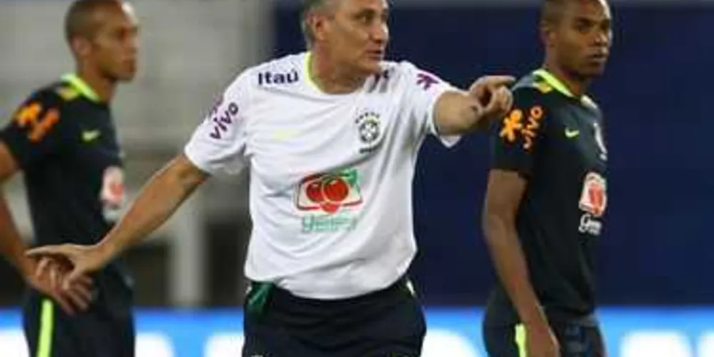 Tite divulgou a escalação para o jogo de hoje