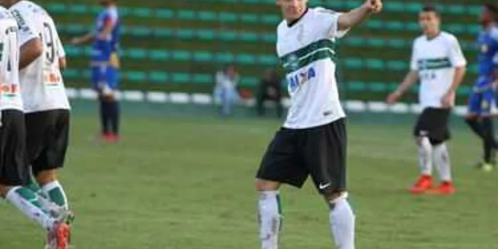 Imagem ilustrativa da imagem Coritiba enfrenta um  Internacional 'desesperado' para deixar o Z-4