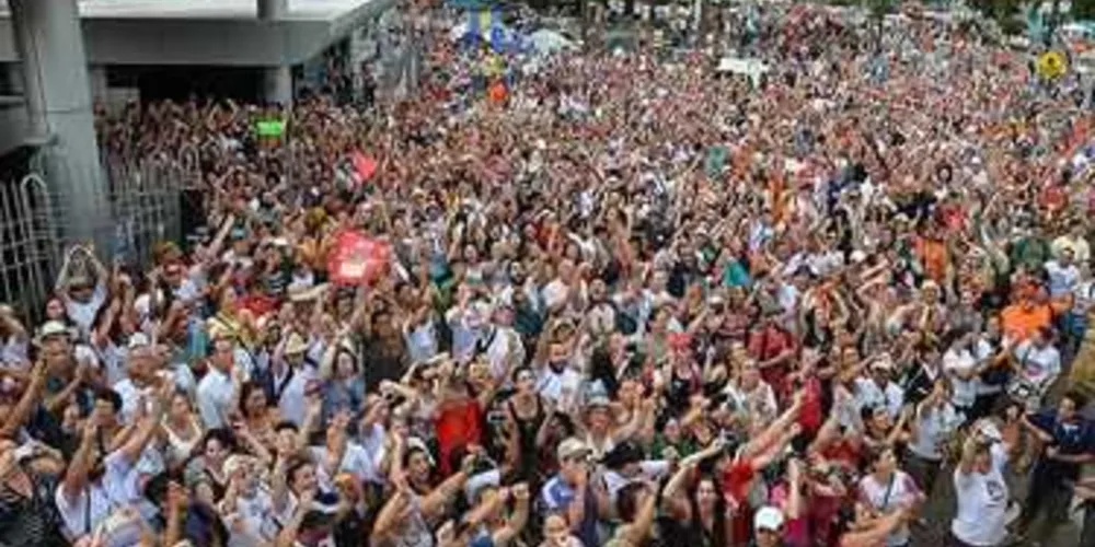 Imagem ilustrativa da imagem Professores estaduais decidem por greve a partir do dia 17