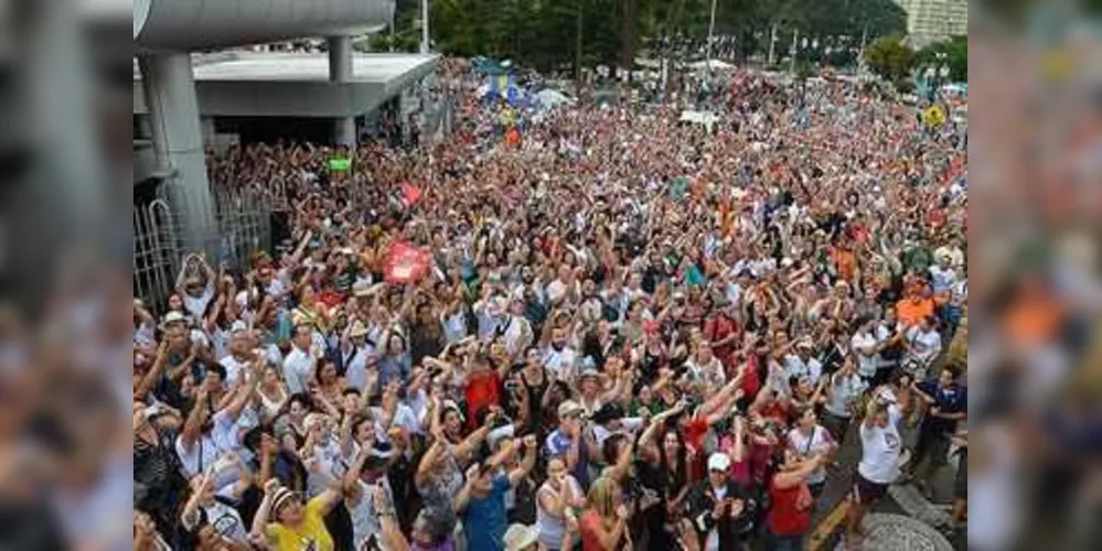Imagem ilustrativa da imagem Professores estaduais decidem por greve a partir do dia 17