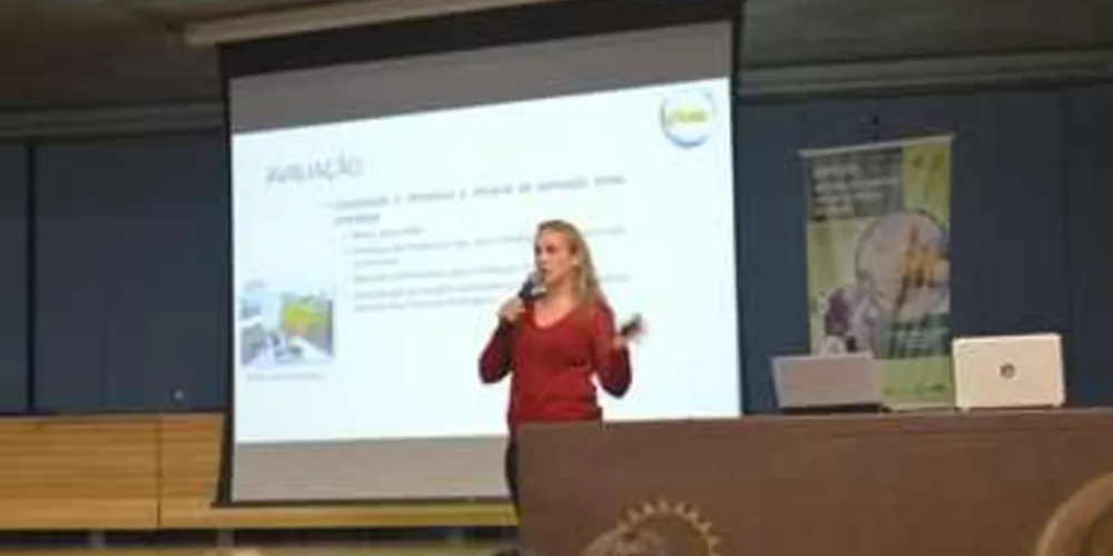 Imagem ilustrativa da imagem Professora do Cescage palestra em SP sobre uso de animais em ensino