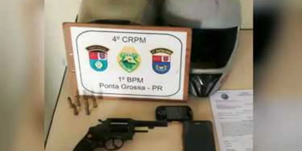 Imagem ilustrativa da imagem PM prende dupla com arma de fogo no bairro Boa Vista