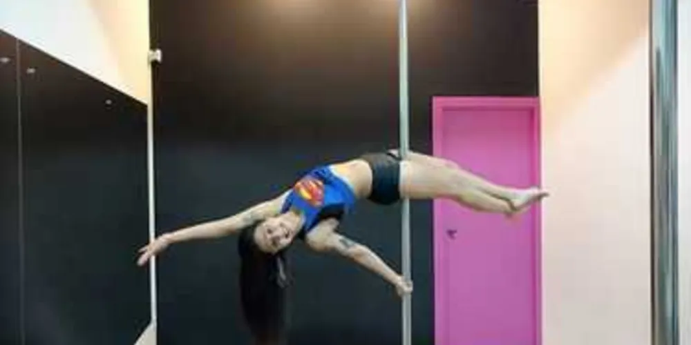 Imagem ilustrativa da imagem Apresentações de pole dance movimentam o 'Ambiental'