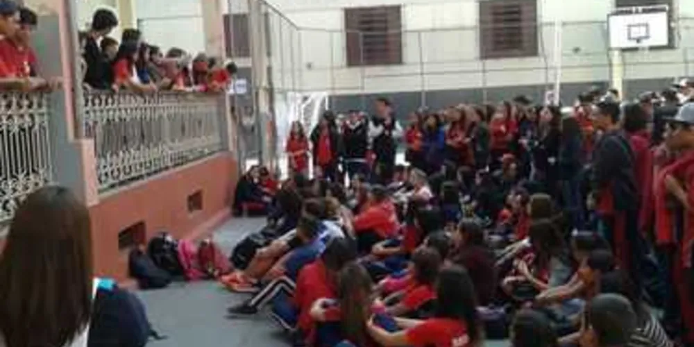 Imagem ilustrativa da imagem Após reunião, alunos ocupam Regente Feijó