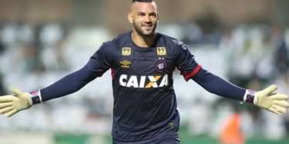 Weverton, que estava com a Seleção, será titular contra o Grêmio