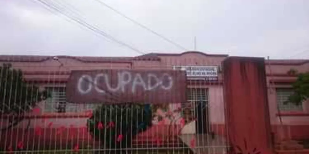 Colégio foi ocupado na manhã desta quinta-feira