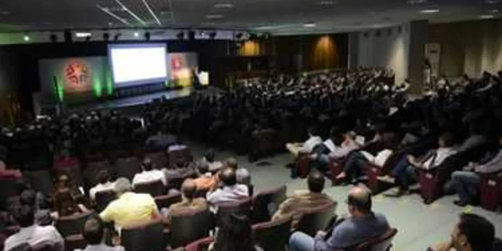 Imagem ilustrativa da imagem Professores de PG apresentam nova técnica de implante em evento
