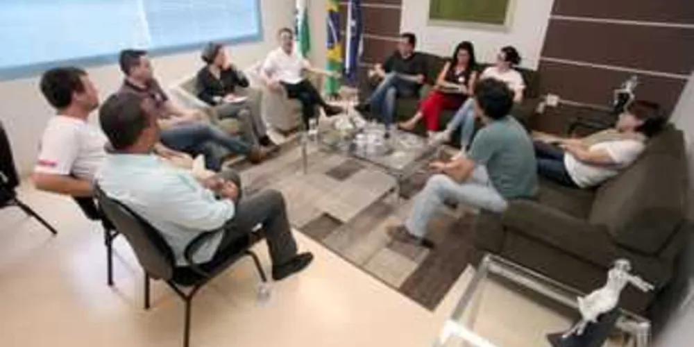 Imagem ilustrativa da imagem Reitoria recebe comando de greve da UEPG