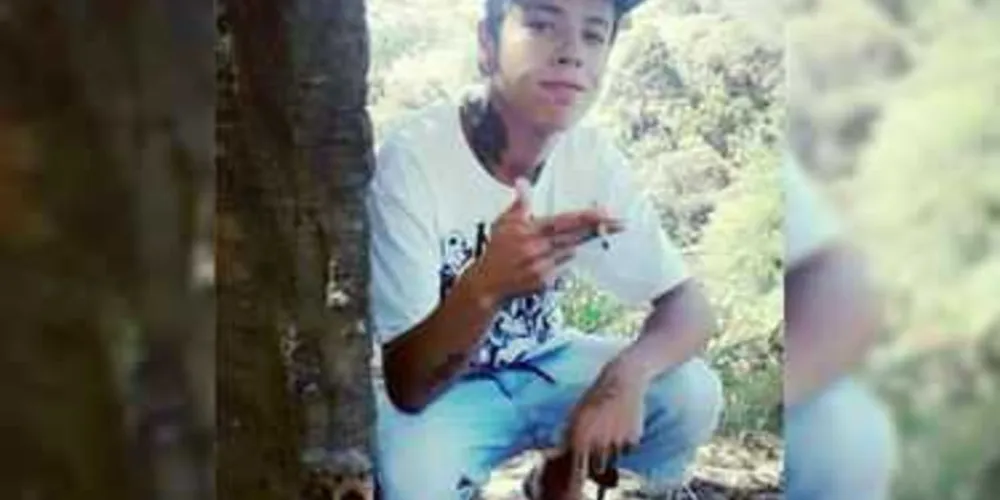 Rapaz foi assassinado a tiros dentro de sua residência