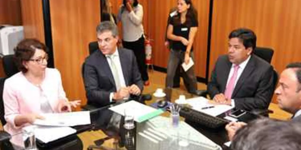 Beto Richa entregou documento ao ministro da Educação