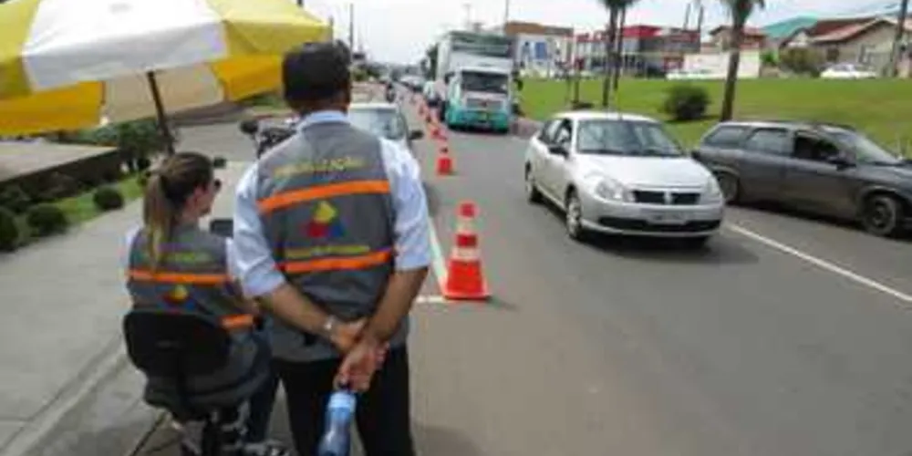 Blitz é feita em conjunto entre PM e Receita Estadual