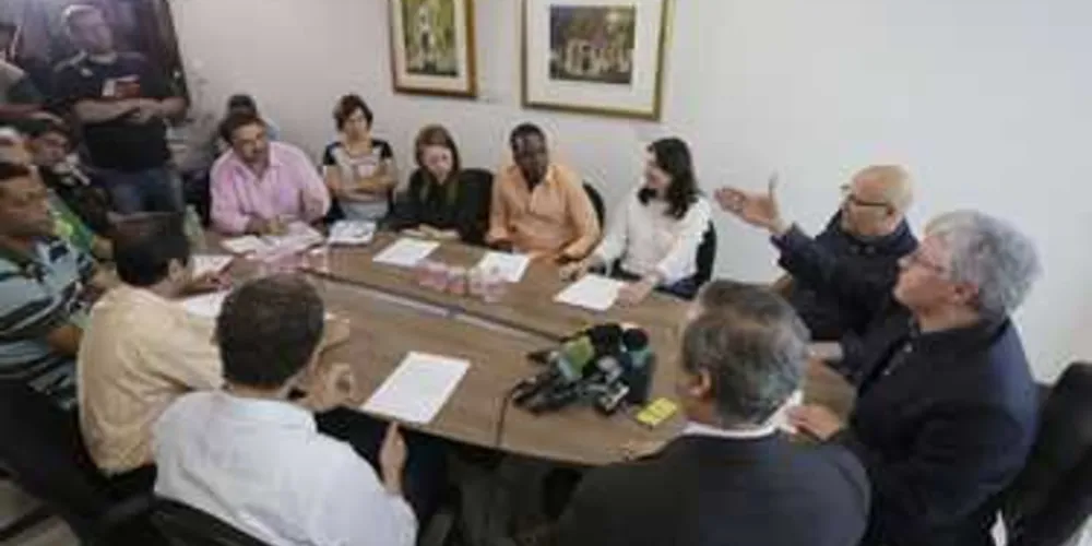 Reunião aconteceu no Palácio do Iguaçu, em Curitiba.