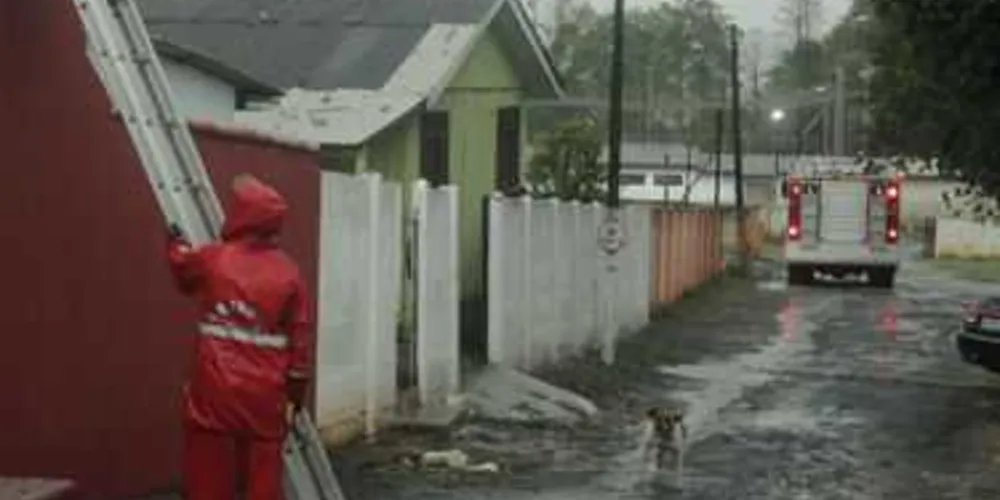 Chuva causou destruição em Ponta Grossa e região