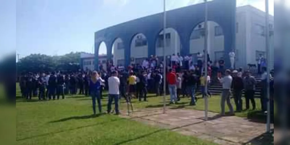 Ato teve início às 10 horas