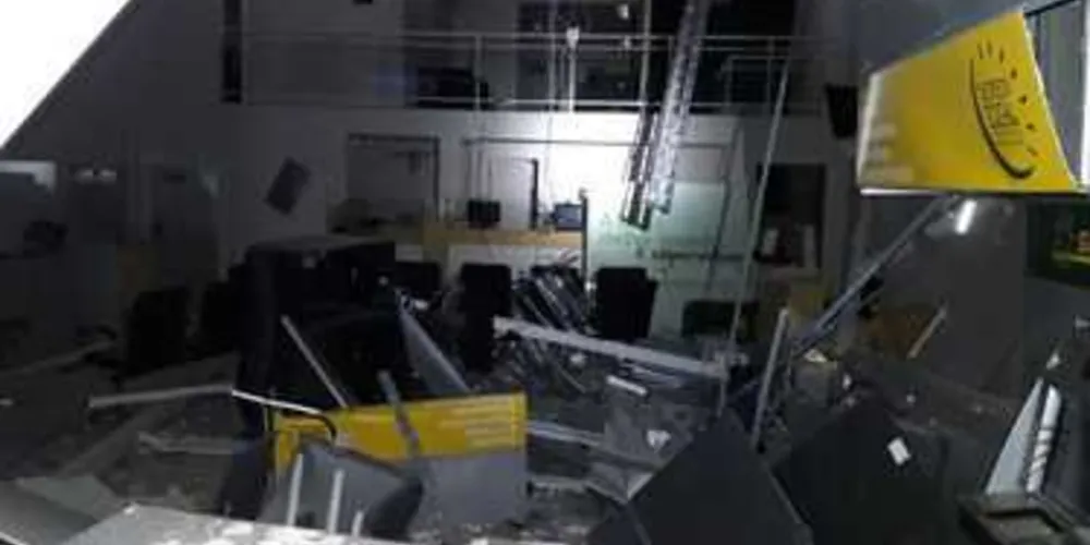 Agência ficou destruída com as explosões
