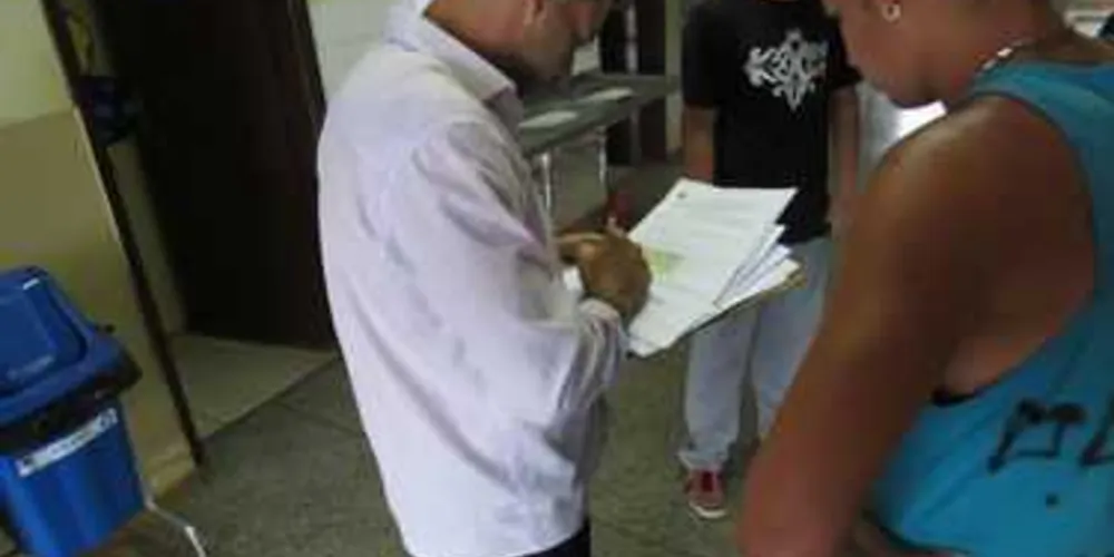 Alunos receberam notificação de oficial de Justiça