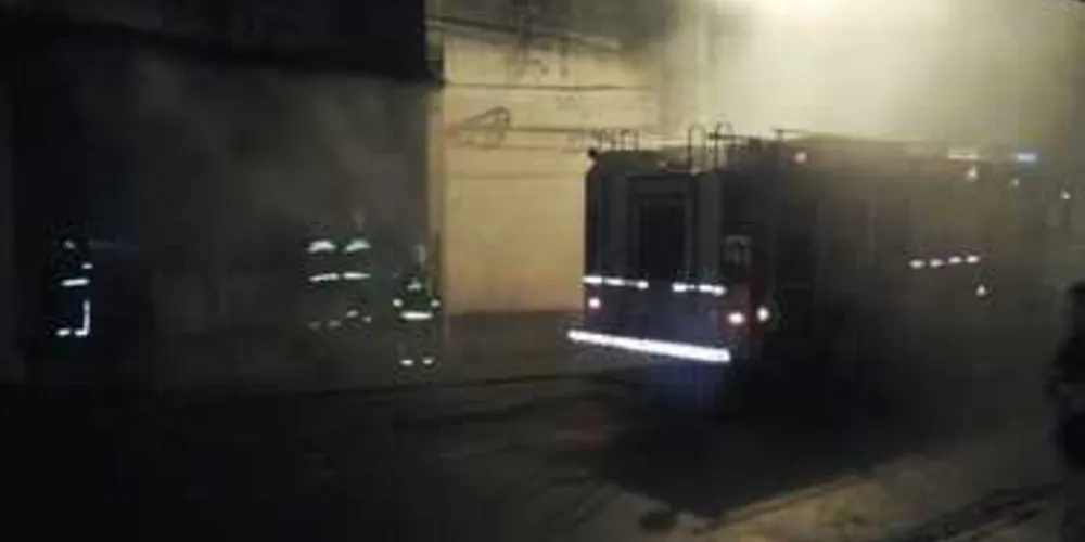 Incêndio atingiu sala aos fundos do Mercadão