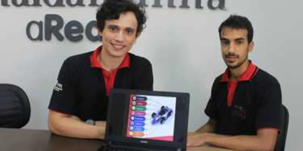 Trudes (esq.) e Thales (dir.) mostram o projeto do veículo