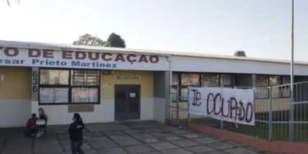 Imagem ilustrativa da imagem Alunos desocupam 21 colégios; Aulas retornam amanhã