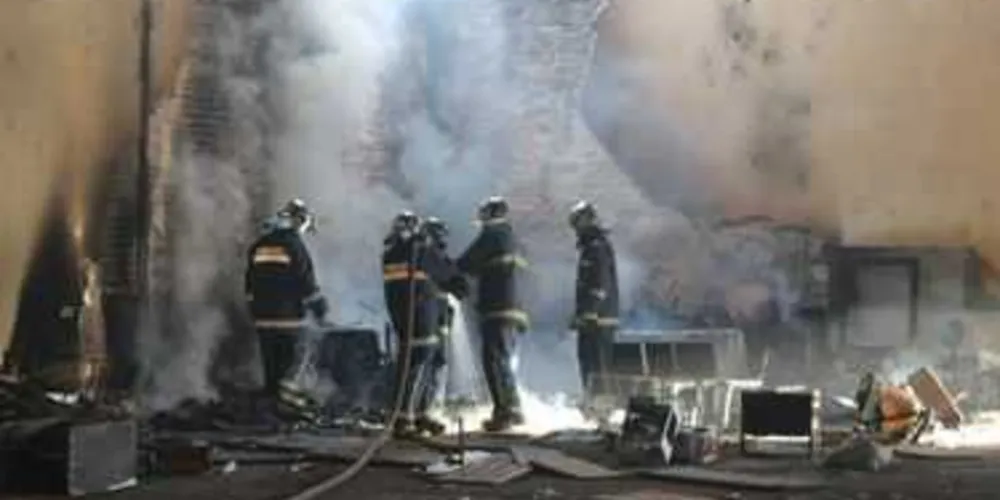Imagem ilustrativa da imagem Incêndios atingem antigo mercadão e barracões do IBC