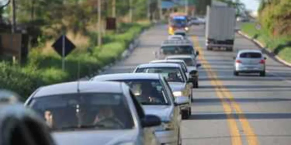 Lei dos faróis volta a ser fiscalizada nas rodovias federais