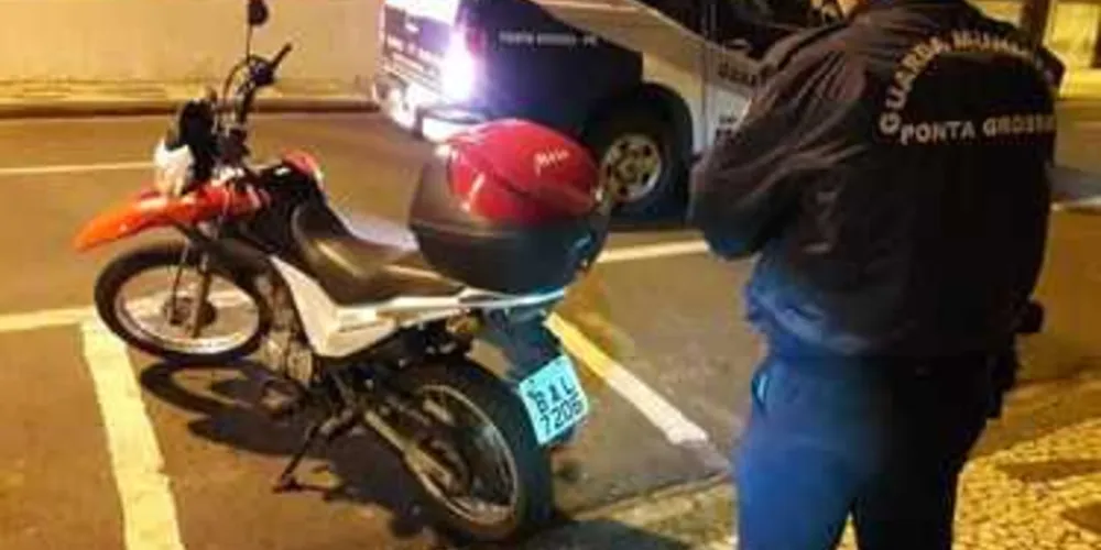 Imagem ilustrativa da imagem Guarda recupera motocicleta furtada no Centro de PG