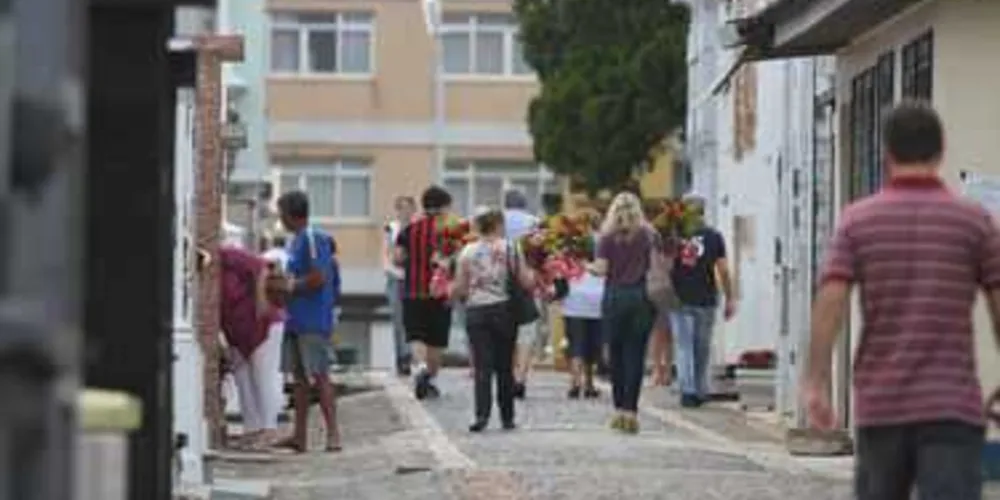 Imagem ilustrativa da imagem Cemitérios terão duas missas durante Finados