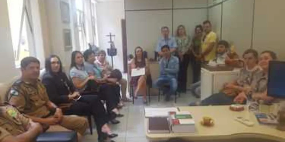 Imagem ilustrativa da imagem Juízas de Ponta Grossa recebem Oficais de Justiça