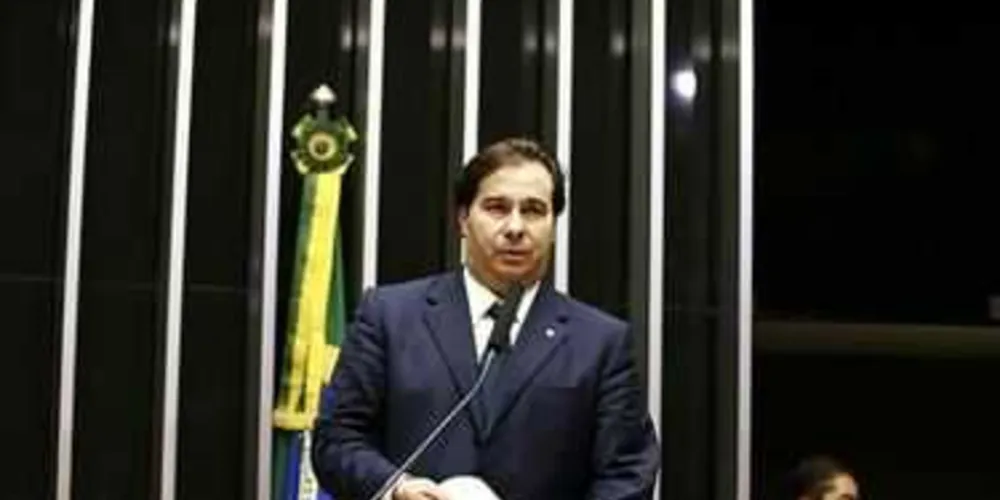 Imagem ilustrativa da imagem Maia negocia retirada do MP do Ensino Médio