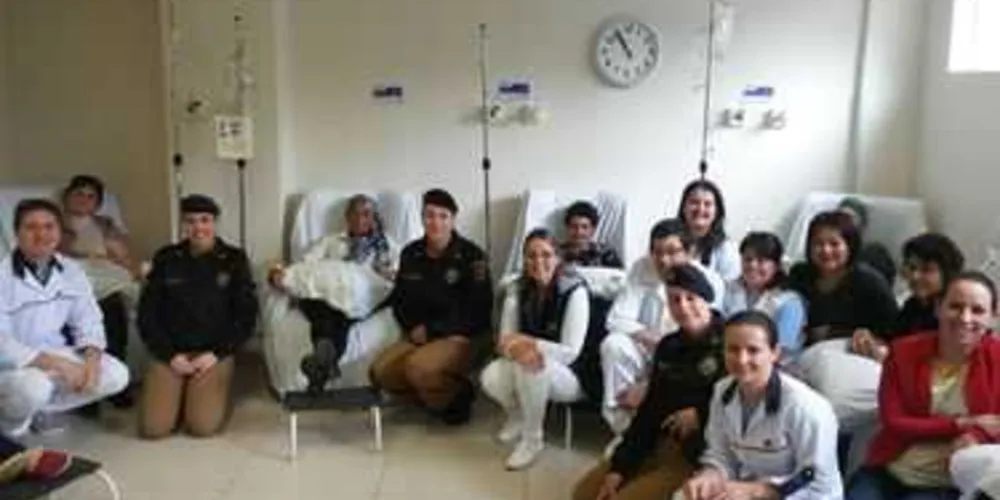 Imagem ilustrativa da imagem Policiais femininas visitam pacientes na Santa Casa