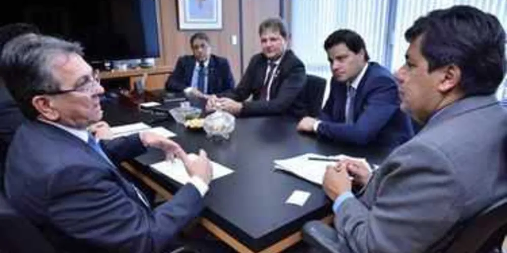 Em outubro, Sandro Alex  e o reitor Luciano Vargas já haviam visitado ministros e autoridades 
em Brasília para cobrar a certificação do Hospital Regional como instituição de ensino
