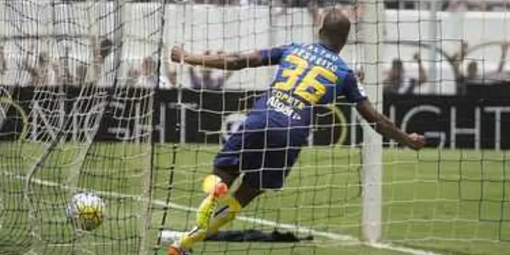Imagem ilustrativa da imagem Santos vence e é o novo vice-líder