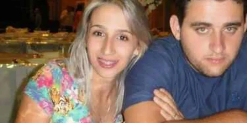 Aline e Roberto em foto das redes sociais
