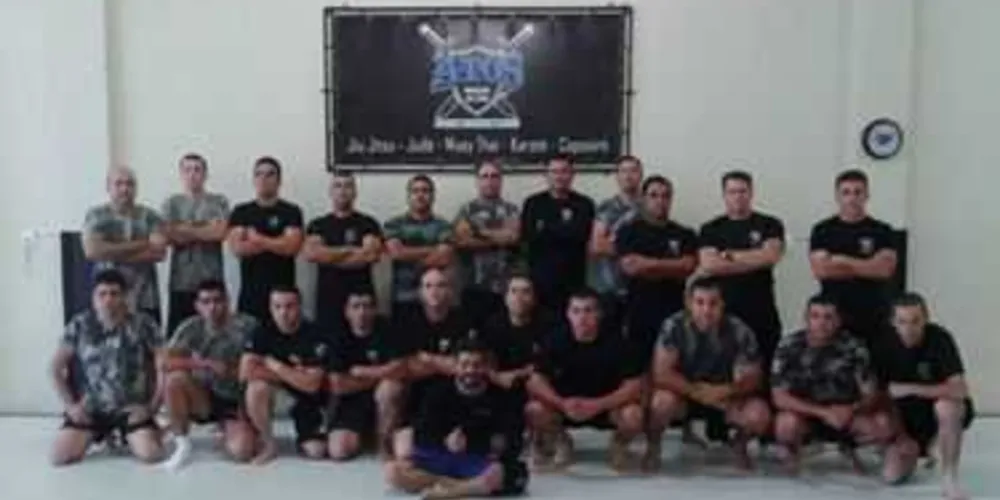 Policiais tem aprendido técnicas de defesa pessoal e golpes de jiu-jitsu para aperfeiçoar trabalho realizado nas ruas