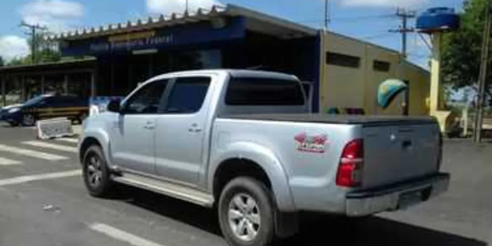 A PRF encaminhou o preso, a arma e o veículo para a 13ª Subdvisão da Polícia Civil em Ponta Grossa.