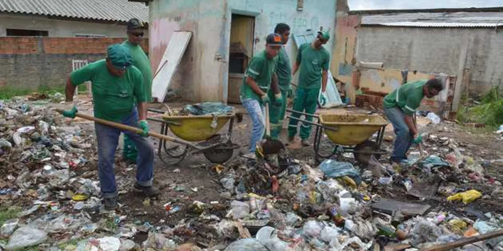 Equipe do CAPS foi até a residência do usuário e realizou uma ação para limpar o local.