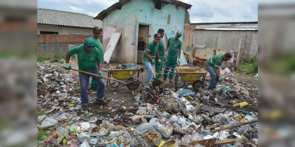 Equipe do CAPS foi até a residência do usuário e realizou uma ação para limpar o local.