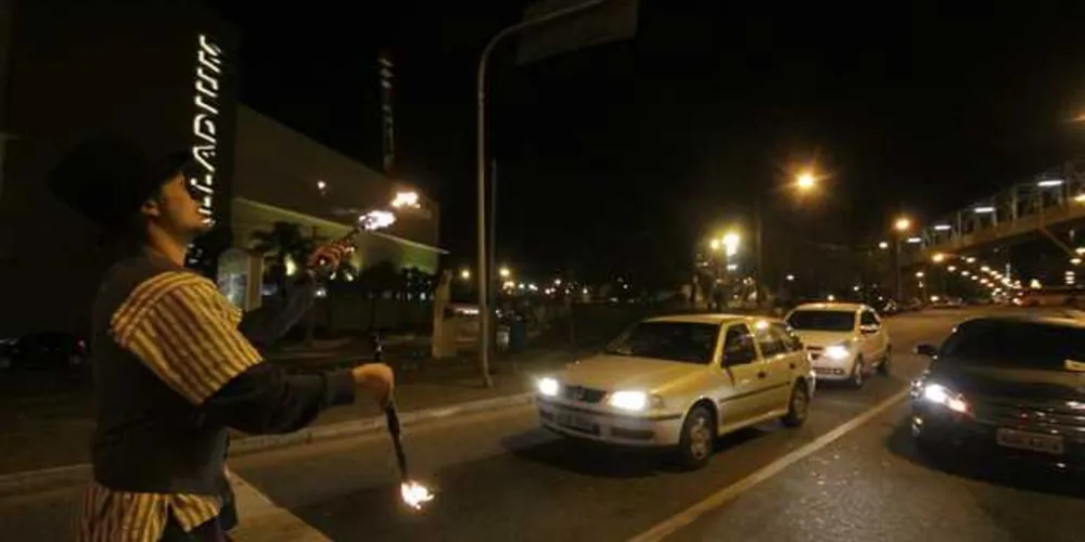 PL veta uso de materiais cortantes ou inflamáveis nas ruas da cidade