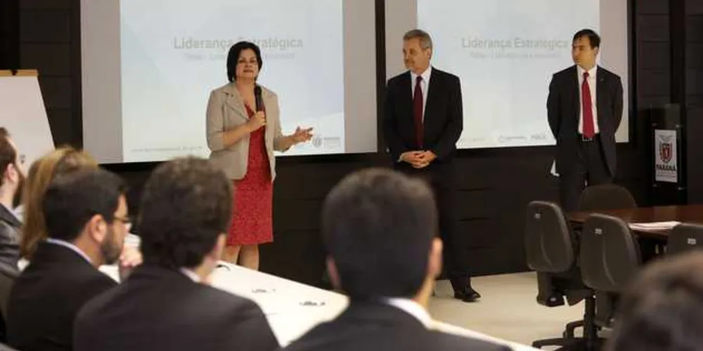 A secretária de Administração, Márcia Carla Pereira Ribeiro e o procurador Geral de Justiça, Ivonei Sfoggia, participaram da abertura do Curso de Capacitação de Promotores.