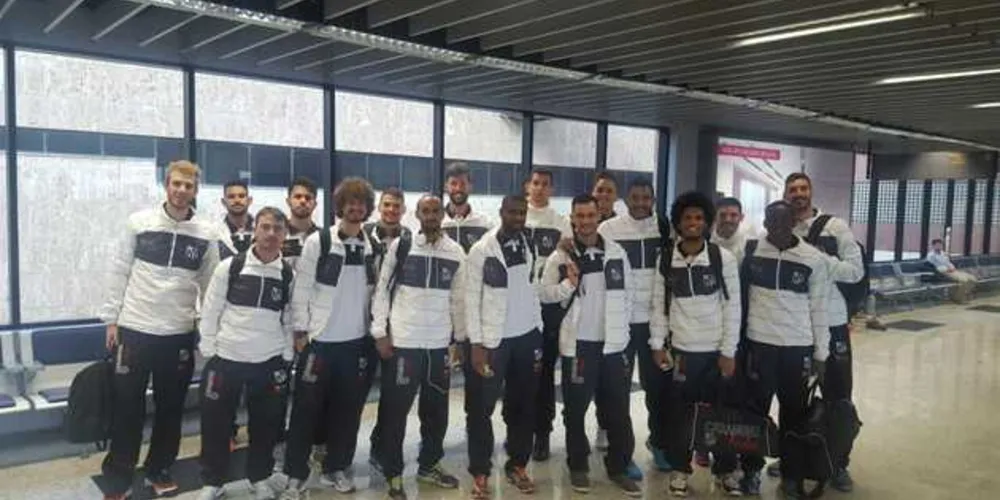 Os jogadores e a comissão técnica viajaram de avião e devem treinar ainda à noite, em Juiz de Fora