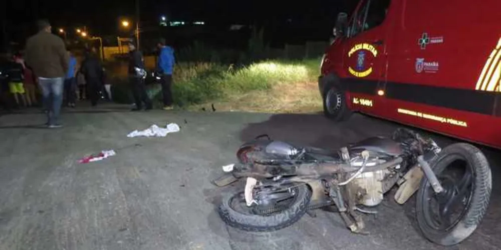 Acidente deixou motociclista e passageira em estado grave