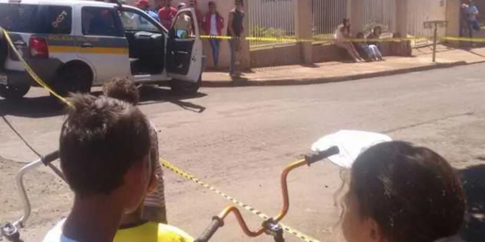 Imagem ilustrativa da imagem Homem é assassinado na frente dos irmãos pequenos