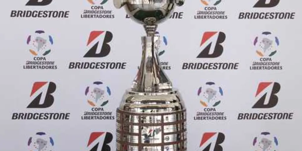 Imagem ilustrativa da imagem Réplica da Taça Libertadores será exposta na Prisma Pneus em Ponta Grossa