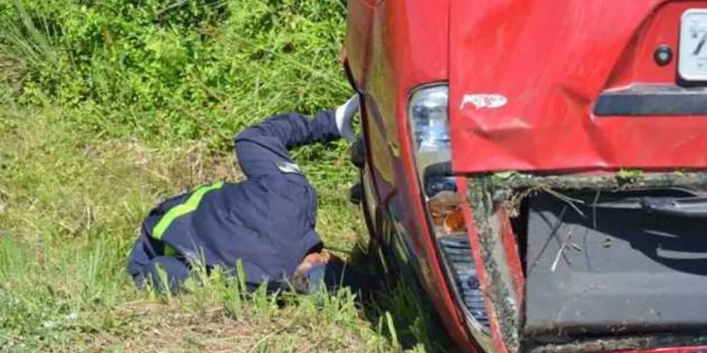 De acordo com a motorista, o carro saiu da trajetória após realizar uma curva.